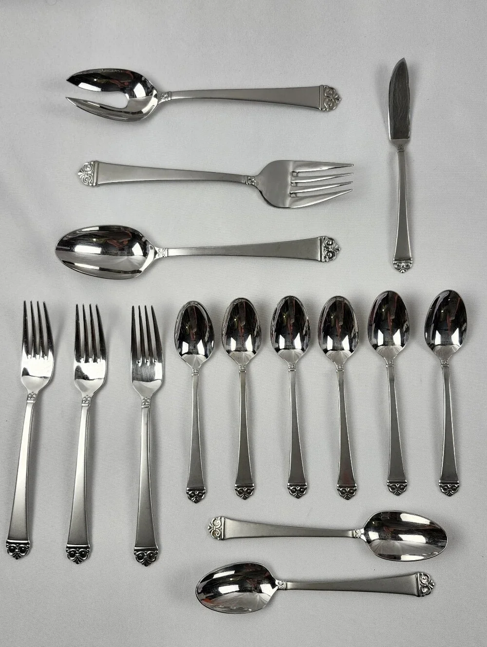 Oneida BIANCO Stainless 18/10 Flatware Lot Spoon Fork Butter Salad Serving
